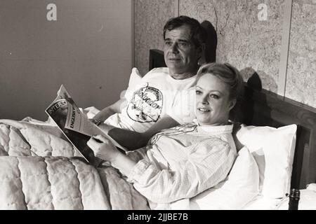 Der deutsche Schauspieler Walter Giller und die österreichische Schauspielerin Loni von Friedl. Stockfoto