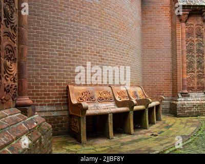 Architektonische Details im Arts and Crafts-Stil, der Watts Chapel, Compton, in der Nähe von Guildford, Surrey, Großbritannien Stockfoto