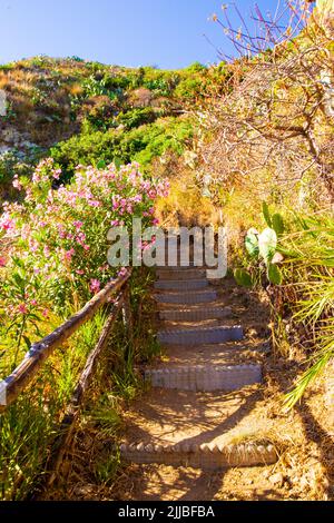 Mediterrane Treppe von Capo Vaticano, Kalabrien, Italien Stockfoto