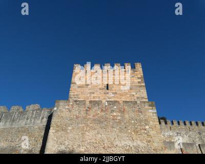 Die maurische Burg von Saint George befindet sich in der portugiesischen Hauptstadt Lissabon Stockfoto