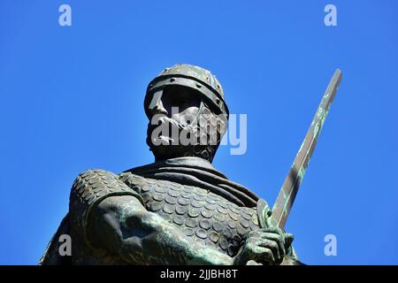 Detail der Statue des ersten Königs von Portugal, Afonso Henriques. Statue befindet sich auf der Burg von saint George, Lissabon, Portugal Stockfoto