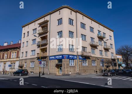 Außenansicht des Mietshauses in der Asnyka-Straße 1, erbaut von Ignacy Kraus in den Jahren 1937-1938, Beispiel der modernistischen Architektur in Rzeszow, Polen Stockfoto