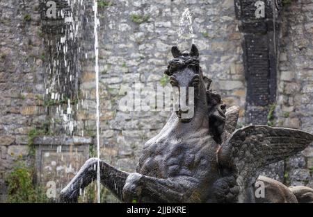 Blick auf den Pegasus-Brunnen am Eingang zu den Renaissance-Gärten der Villa Lante, Bagnaia, Provinz Viterbo. Stockfoto