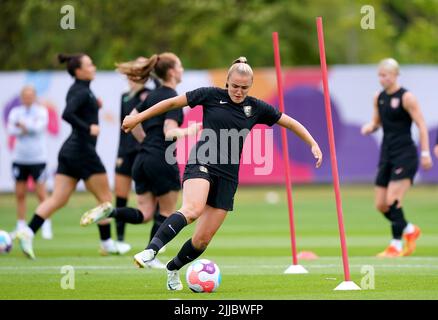 Englands Georgia Stanway während einer Trainingseinheit im Lensbury Resort, Teddington. Bilddatum: Montag, 25. Juli 2022. Stockfoto