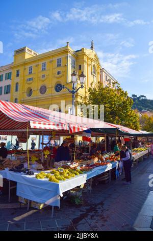 Nizza, Frankreich, 2019. Obstmarkt auf dem Stadtplatz Cours Saleya. Quelle: Vuk Valcic / Alamy Stockfoto