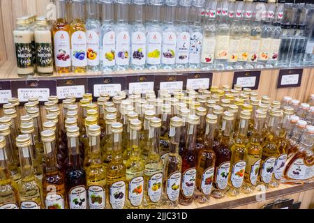 Palinka, lokaler Geist, Nagy Vásárcsarnok, große Markthalle, Belvaros, Stockfoto