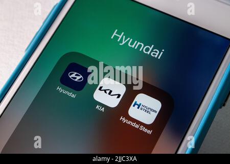 Kumamoto, JAPAN - Jul 17 2022 : Ikonen der Hyundai Group (Hyundai Motor Company, KIA Corporation und Hyundai Steel) auf einem iPhone. Südkoreanischer Konglomerat Stockfoto