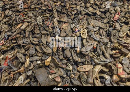 Stiefel der Opfer im Konzentrationslager Auschwitz-Birkenau. Oswiecim, Polen, 17. Juli 2022 Stockfoto
