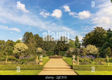 Die Gärten von Erddig Hall aus dem 18. Jahrhundert ein historisches Herrenhaus aus dem 17.. Jahrhundert und eine Parklandschaft in Shropshire, eines der meistbesuchten Herrenhäuser Großbritanniens. Stockfoto