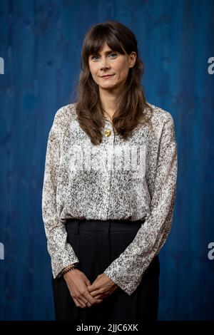 Jennifer Cook, Direktorin des Collective Act, an der Carlisle Memorial Church in Belfast, wo Dreamachine, ein immersives Erlebnis mit Licht und Klang, im Rahmen des NI Science Festivals stattfindet. Stockfoto