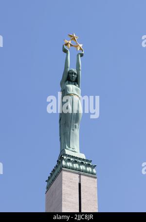 Nahaufnahme des Freiheitsdenkmals, Riga, Lettland, aus dem Jahr 1935, für Soldaten, die im lettischen Unabhängigkeitskrieg getötet wurden; Stockfoto