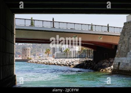 Der Hafen von Ceuta vom Wasser aus gesehen Stockfoto