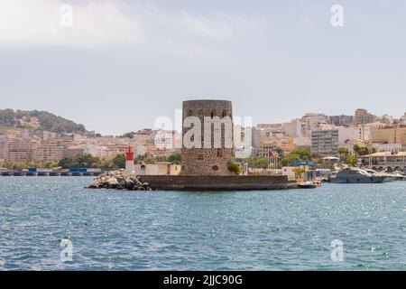 Der Hafen von Ceuta vom Wasser aus gesehen Stockfoto