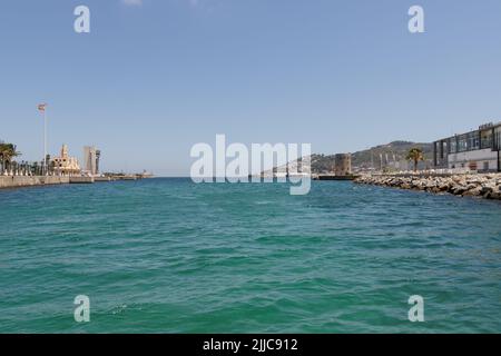 Der Hafen von Ceuta vom Wasser aus gesehen Stockfoto