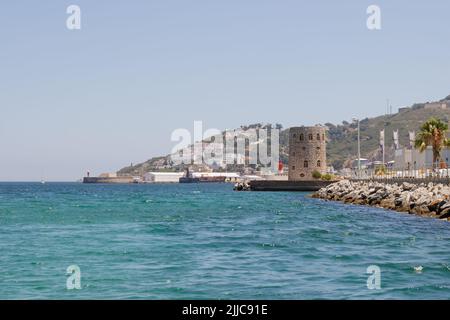 Der Hafen von Ceuta vom Wasser aus gesehen Stockfoto