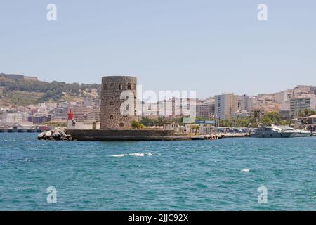 Der Hafen von Ceuta vom Wasser aus gesehen Stockfoto