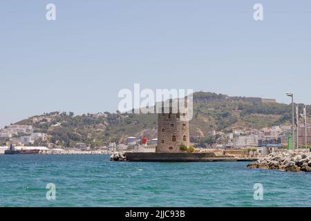 Der Hafen von Ceuta vom Wasser aus gesehen Stockfoto