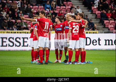 Herning, Dänemark. 22., Juli 2022. Die Spieler von Silkeborg WERDEN WÄHREND des Superliga-Spiels 3F zwischen dem FC Midtjylland und Silkeborg IN der MCH Arena in Herning gesehen. (Foto: Gonzales Photo - Morten Kjaer). Stockfoto