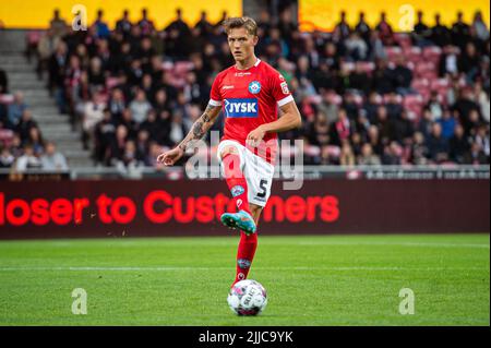 Herning, Dänemark. 22., Juli 2022. Oliver Sonne (5) aus Silkeborg, DER WÄHREND des Superliga-Spiels 3F zwischen dem FC Midtjylland und Silkeborg IN der MCH Arena in Herning gesehen wurde. (Foto: Gonzales Photo - Morten Kjaer). Stockfoto