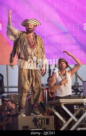 Roma, Italien. 23.. Juli 2022. Der italienische Sänger Jovanotti Pseudonym von Lorenzo Cherubini während des Konzerts am Strand von Marina di Cerveteri. (Rom Italien. 23. Juli 2022 Quelle: dpa/Alamy Live News Stockfoto