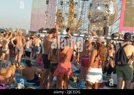 Roma, Italien. 23.. Juli 2022. Der italienische Sänger Jovanotti Pseudonym von Lorenzo Cherubini während des Konzerts am Strand von Marina di Cerveteri. (Rom Italien. 23. Juli 2022 Quelle: dpa/Alamy Live News Stockfoto