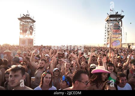 Roma, Italien. 23.. Juli 2022. Der italienische Sänger Jovanotti Pseudonym von Lorenzo Cherubini während des Konzerts am Strand von Marina di Cerveteri. (Rom Italien. 23. Juli 2022 Quelle: dpa/Alamy Live News Stockfoto