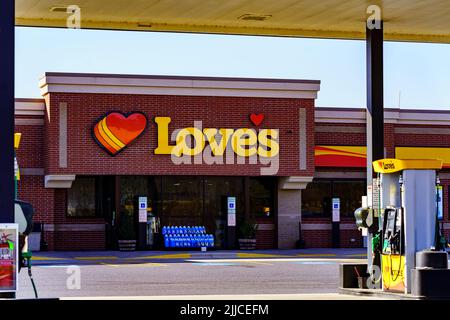 Hummelstown, PA, USA - 23. Februar 2020: Love's Travel Stops & Country Stores ist eine nordamerikanische familienbetriebene Kette von mehr als 450 Lkw-Haltestellen und -Geschäften Stockfoto