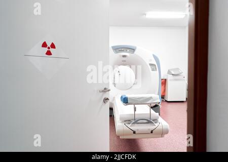 Maschine zur Durchführung einer Tomographie in einem Krankenhaus Stockfoto