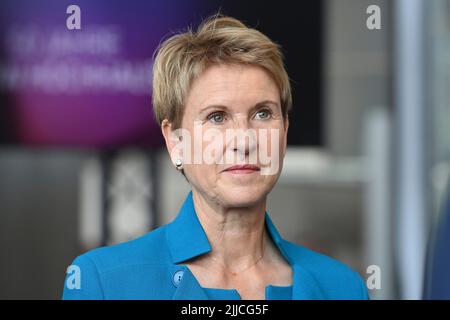 Susanne KLATTEN (reichste Frau in Deutschland), (Unternehmerin und Großaktionärin BMW), Einzelbild, Einzelmotiv geschnitten, Porträt, Porträt, Hochformat. Jubiläumsveranstaltung ?50 Jahre BMW Hochhaus? Am 22.. Juli 2022 in München ?SVEN SIMON Fotoagentur GmbH & Co. Pressefoto KG # Prinzessin-Luise-Str. 41 # 45479 M uelheim/R uhr # Tel 0208/9413250 # Fax. 0208/9413260 # GLS Bank # BLZ 430 609 67 # Konto 4030 025 100 # IBAN DE75 4306 0967 4030 0251 00 # BIC GENODEM1GLS # www.svensimon.net. Stockfoto