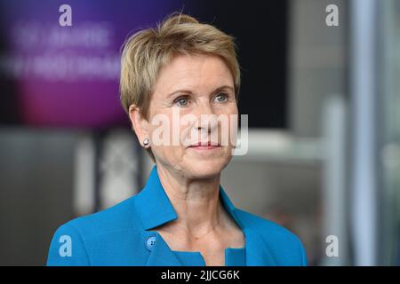 Susanne KLATTEN (reichste Frau in Deutschland), (Unternehmerin und Großaktionärin BMW), Einzelbild, Einzelmotiv geschnitten, Porträt, Porträt, Hochformat. Jubiläumsveranstaltung ?50 Jahre BMW Hochhaus? Am 22.. Juli 2022 in München ?SVEN SIMON Fotoagentur GmbH & Co. Pressefoto KG # Prinzessin-Luise-Str. 41 # 45479 M uelheim/R uhr # Tel 0208/9413250 # Fax. 0208/9413260 # GLS Bank # BLZ 430 609 67 # Konto 4030 025 100 # IBAN DE75 4306 0967 4030 0251 00 # BIC GENODEM1GLS # www.svensimon.net. Stockfoto