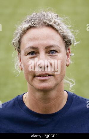 ARNHEM - Mirjam Clifford (Teamleiterin) während des jährlichen Fotopressetages des Fußballvereins Vitesse bei der Trainingsunterkunft Papendal. ANP SEM VAN DER WAL Stockfoto