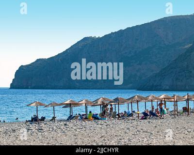 Menschen am Strand von Sougia, im Südwesten Kretas Stockfoto