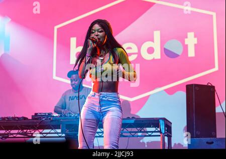 22. Juli 2022: Der in Großbritannien lebende Sänger Kahrein tritt beim Bluedot Festival , Jodrell Bank, Großbritannien, Cheshire auf (Foto: © Andy von Pip/ZUMA Press Wire) Stockfoto