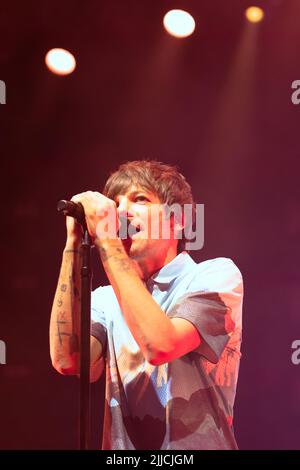 25. Juli 2022: MELBOURNE AUSTRALIEN - 25. JULI: Louis Tomlinson tritt am 25. Juli 2022 in einer ausverkauften Margaret Court Arena in Melbourne, Australien, auf. (Bild: © Chris Putnam/ZUMA Press Wire) Stockfoto