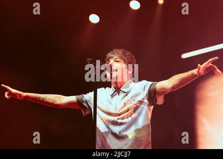 25. Juli 2022: MELBOURNE AUSTRALIEN - 25. JULI: Louis Tomlinson tritt am 25. Juli 2022 in einer ausverkauften Margaret Court Arena in Melbourne, Australien, auf. (Bild: © Chris Putnam/ZUMA Press Wire) Stockfoto