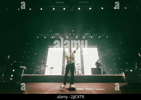 25. Juli 2022: MELBOURNE AUSTRALIEN - 25. JULI: Louis Tomlinson tritt am 25. Juli 2022 in einer ausverkauften Margaret Court Arena in Melbourne, Australien, auf. (Bild: © Chris Putnam/ZUMA Press Wire) Stockfoto