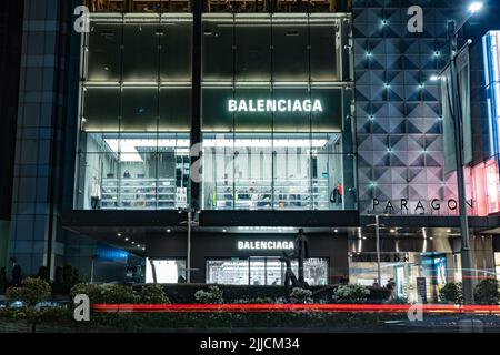 Singapur - 19. Juli 2022: Balenciaga Shop im Paragon Shopping Centre. Stockfoto