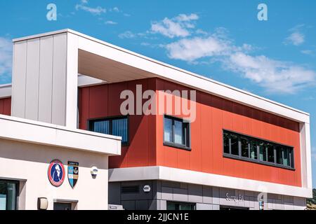 Dorking Surrey Hills London, Großbritannien, Juli 24 2022, Mole Valley District Council Dorking Wanderers FC Meadowbank Football Ground und Surrey FA Offices Stockfoto