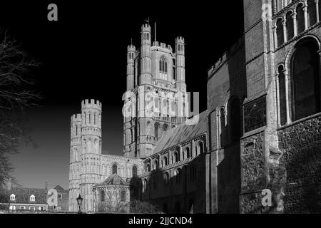 Blick auf die Kathedrale von Ely; Ely City; Cambridgeshire; England; Großbritannien Stockfoto