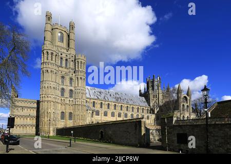 Blick auf die Kathedrale von Ely; Ely City; Cambridgeshire; England; Großbritannien Stockfoto