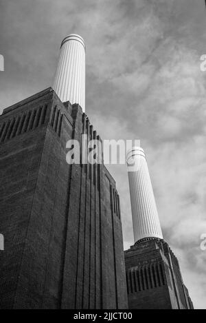 Das Kraftwerk Battersea ist seit seiner Eröffnung im Jahr 1955 eine zentrale Ikone der Londoner Skyline. Wiedereröffnung für die Öffentlichkeit im September 2022 Stockfoto