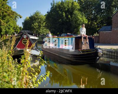 Das Herumputtern auf Hausbooten ist eine typisch englische Freizeittradition. Die Wasserstraßen, Kanäle, Bäche und Flüsse von Oxford sind eine Quelle vieler tr Stockfoto