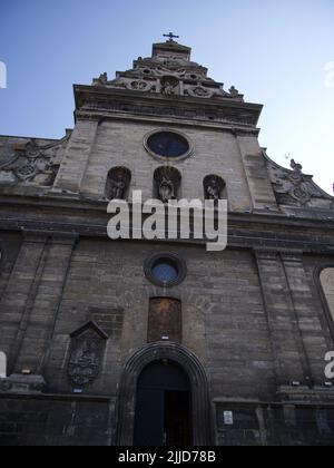 Die Bernardine-Kirche und das Kloster in Lviv, Ukraine, befinden sich in der Altstadt der Stadt. Die Kirche des heiligen Andreas Stockfoto