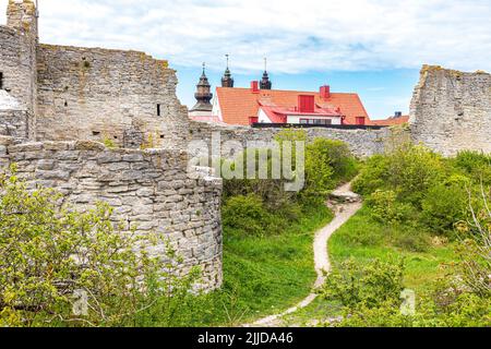 Visby Stadtmauer (Visby Ringmur Visby Ringmauer) rund um die mittelalterliche Stadt Visby auf der Insel Gotland in der Ostsee vor Schweden Stockfoto