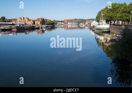 Klarer Morgen im Bristol Harbour in Großbritannien Stockfoto