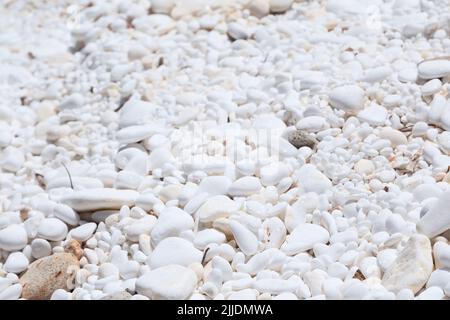 Sommerurlaub Hintergrund Textur mit Marmorsteinen in Thasos Island, Griechenland Stockfoto