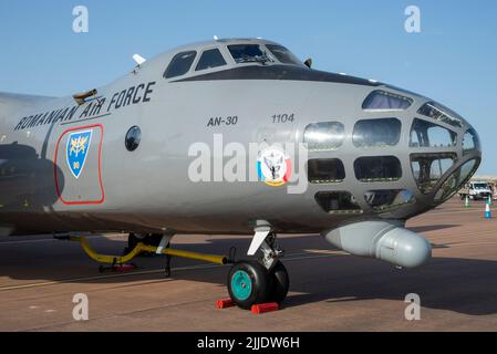 Antonov an-30 Clank 1104 der rumänischen Luftwaffe von Escadrila 902. Open Skies Luftkartographie-Flugzeug auf der Royal International Air Tattoo Airshow Stockfoto