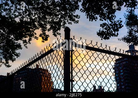 Hähnchendraht-Zäune in Chelsea in New York am Mittwoch, den 22. Juni 2022. (© Richard B. Levine) Stockfoto