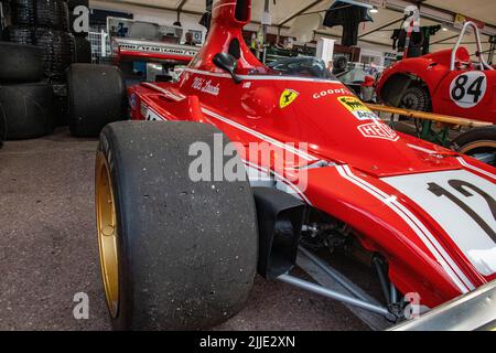 Niki Laudas 1975 F1 Titelgewinnerer Ferrari 312T in den Boxen des historischen Grand Prix von Monaco Stockfoto