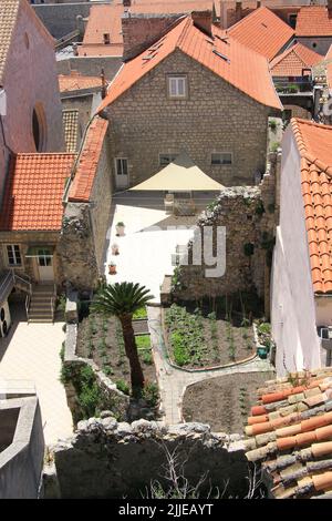 Spaziergang durch die Stadtmauern von Dubrovnik, Kroatien Stockfoto